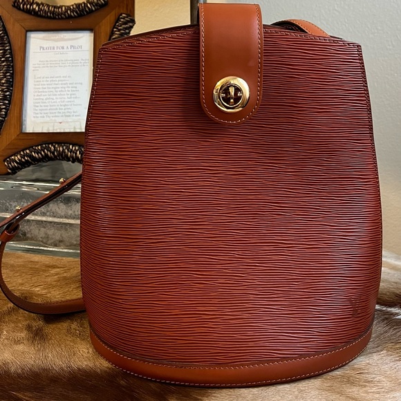 💯 Authentic Louis Vuitton Epi Cluny Leather Bag - - Picture 2 of 15